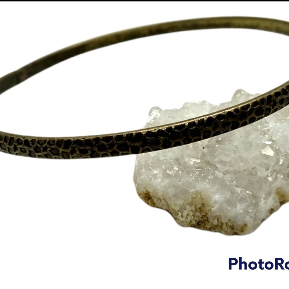 Cobblestone etched bracelet‎